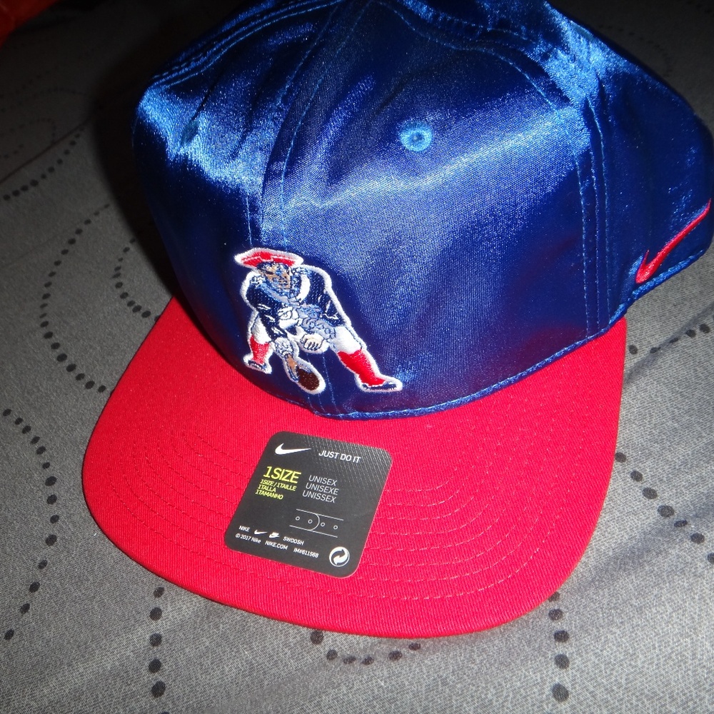 NIKE NEW ENGLAND PATRIOTS NFL FOOTBALL HAT ONE SIZE NWT $35